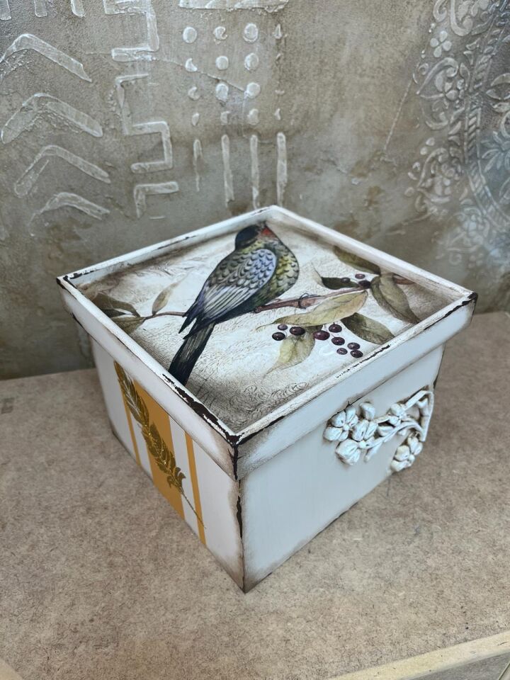 KÜÇÜK KARE KUTU